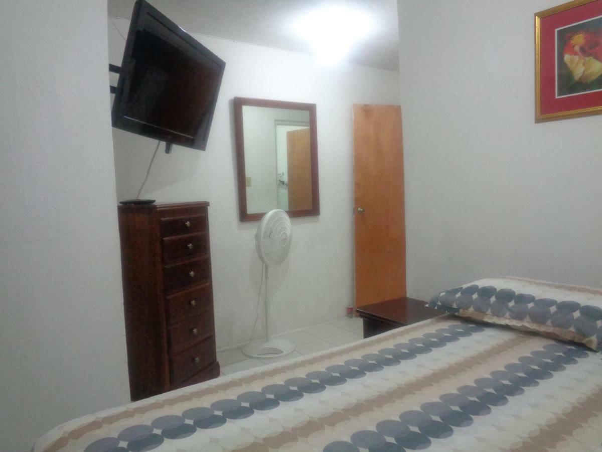 Yard Style Hotel Kingston Bilik gambar
