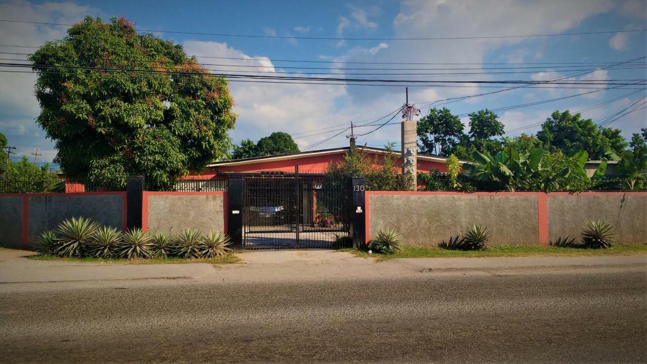 Yard Style Hotel Kingston Luaran gambar