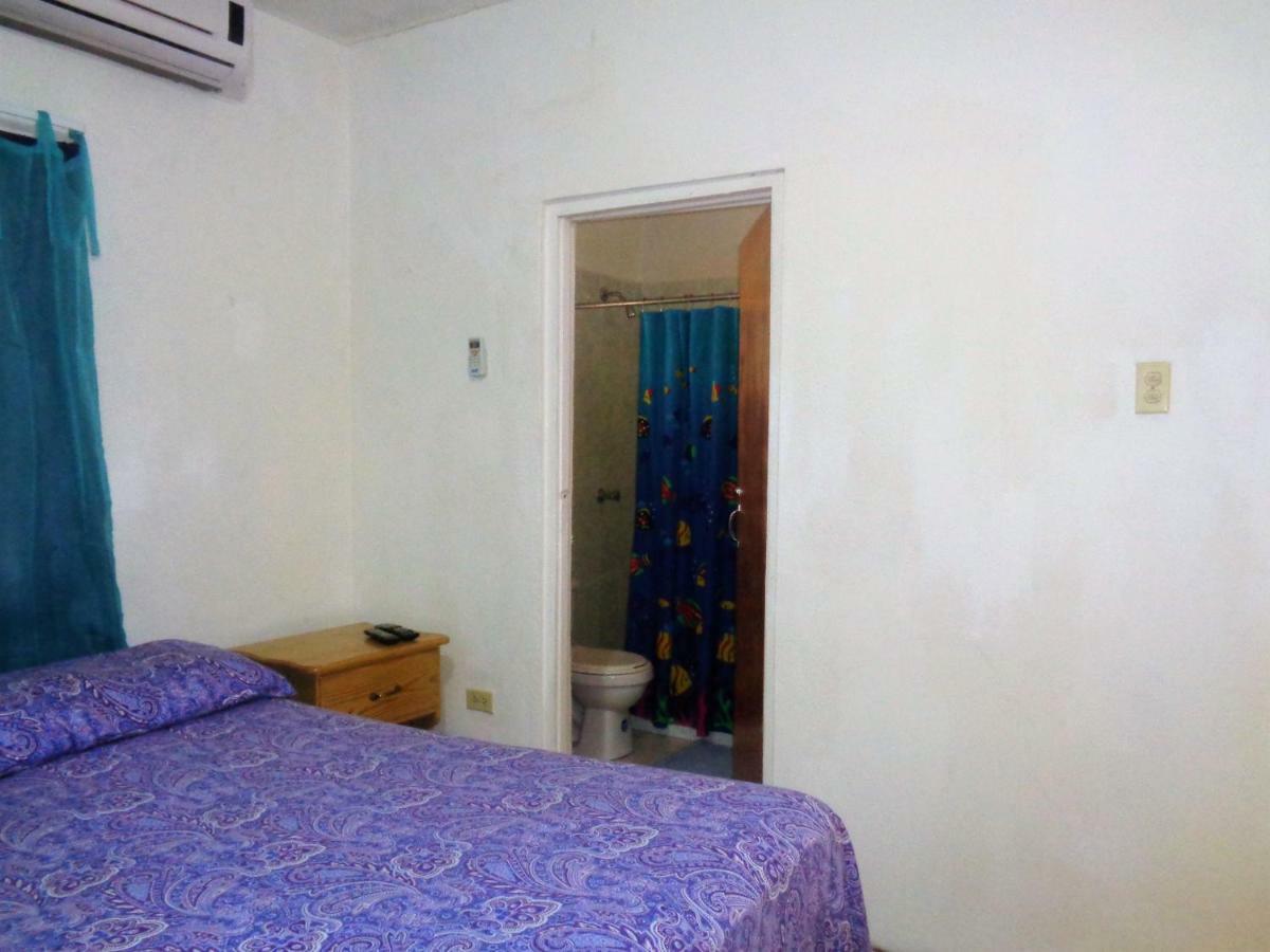 Yard Style Hotel Kingston Bilik gambar