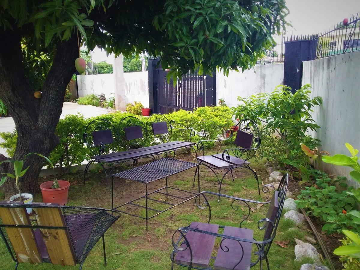 Yard Style Hotel Kingston Luaran gambar