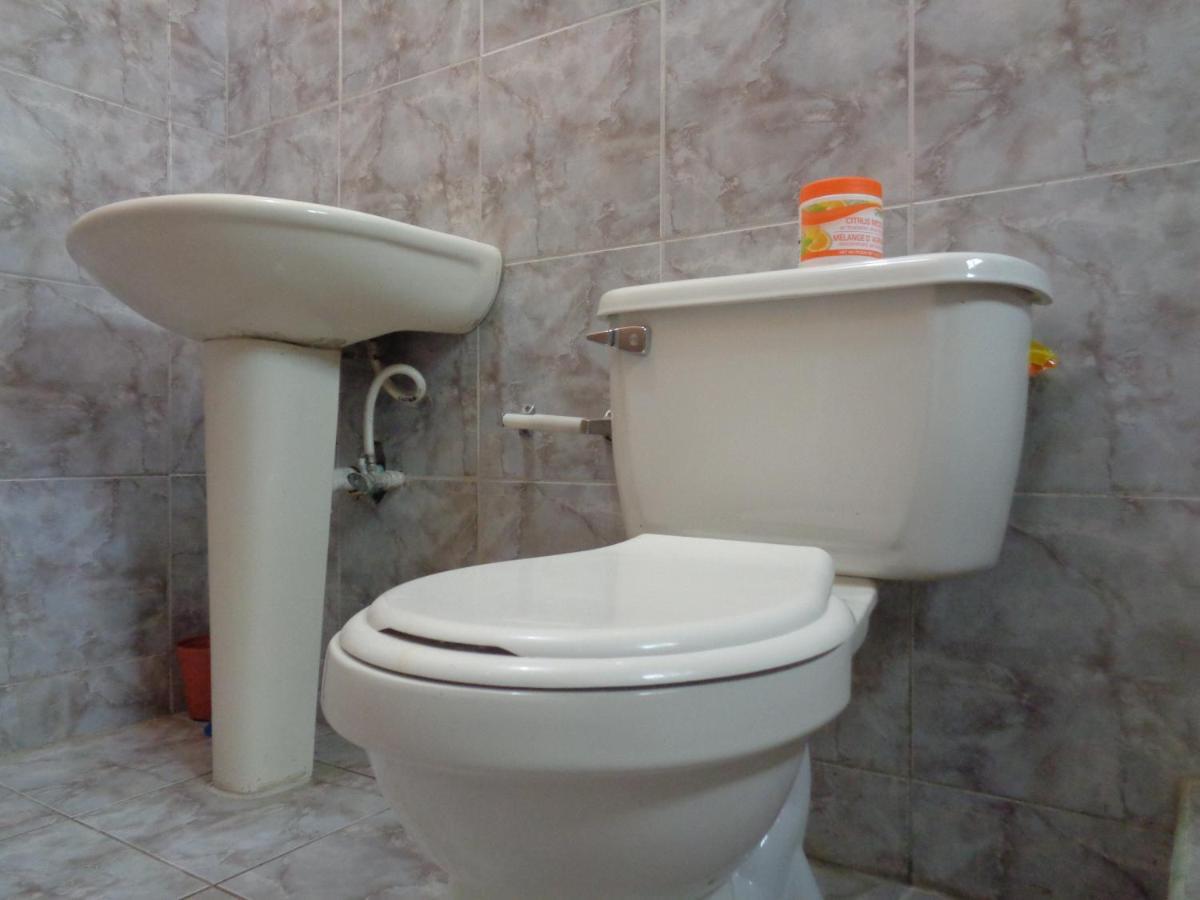 Yard Style Hotel Kingston Bilik gambar